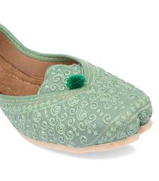 Desi Colour Green Embroidered women Ethnic Footwear/Punjabi Jutti