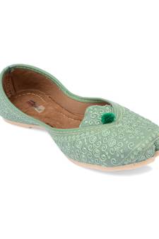 Desi Colour Green Embroidered women Ethnic Footwear/Punjabi Jutti