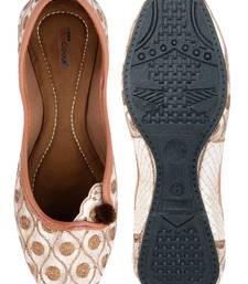 Desi Colour Embroidered women Ethnic Footwear/Punjabi Jutti