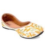 Desi Colour Yellow Embroidered women Ethnic Footwear/Punjabi Jutti
