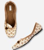 Desi Colour Embroidered women Ethnic Footwear/Punjabi Jutti