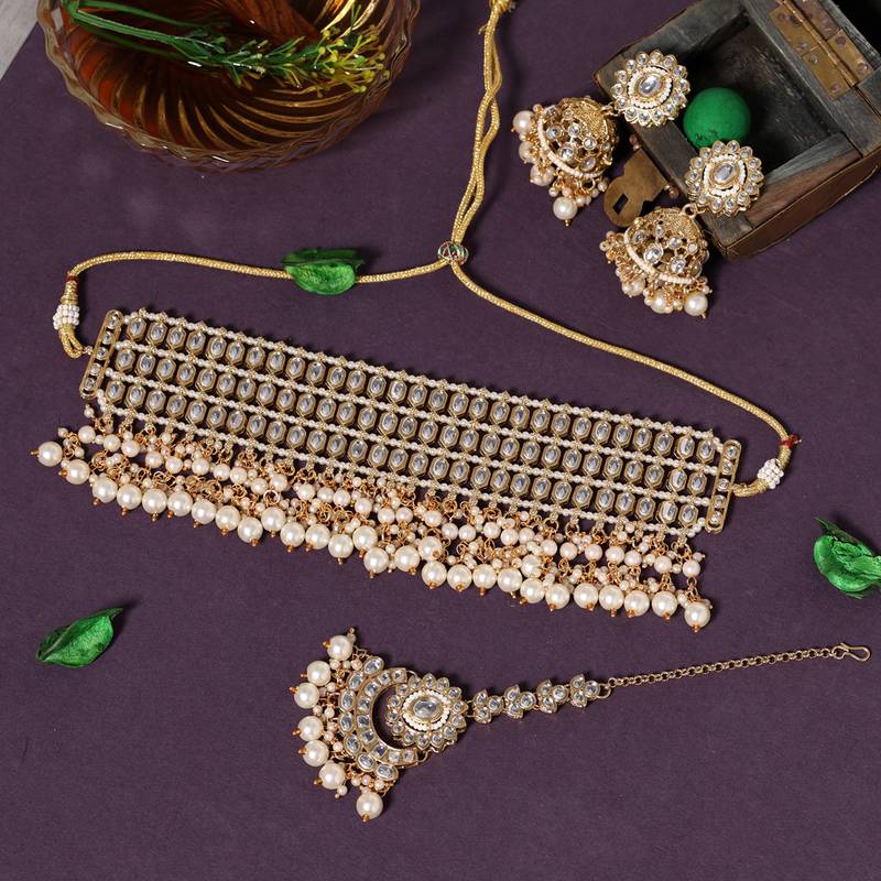 White necklace-sets