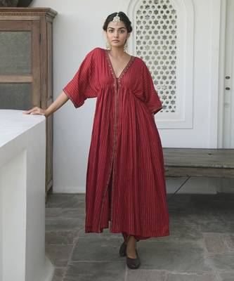 Barn Red kaftan set 1