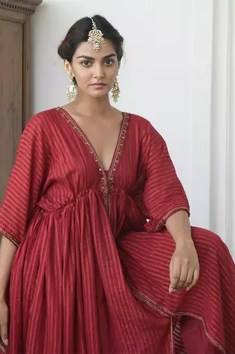 Barn Red kaftan set