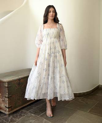 White lily Dress 1