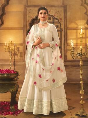 Cream Colour Ethnic Anarkali Suit For Trendy Girls Wedding Looks 1