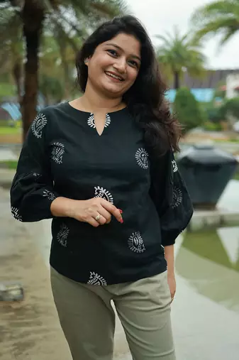 Black Peacock Classic Top