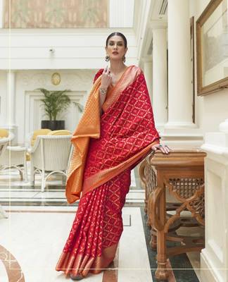 Red Traditional Indian thread Weaving Patola Silk bland Saree With Boluse  3