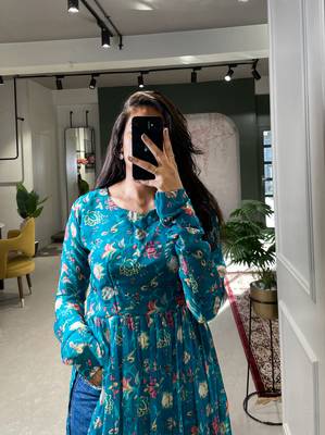 Women's Georgette Naira Cut Kurti  2