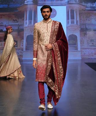 Ombre Sherwani In Beige And Maroon Matched With A Wine Stole 3