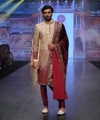 Ombre Sherwani In Beige And Maroon Matched With A Wine Stole 4