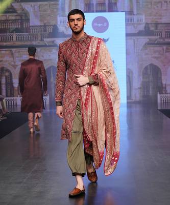 Maroon Coloured Sherwani With Olive Green Coloured Plazo Pants And Matching Stole 3