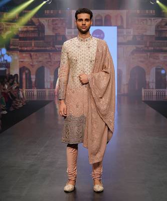Ombre Shaded Sherwani With Peach Lucknowi Stole 1