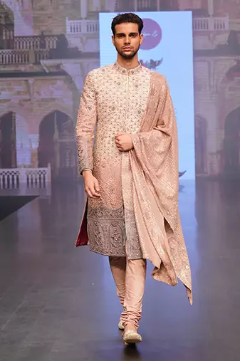 Ombre Shaded Sherwani With Peach Lucknowi Stole