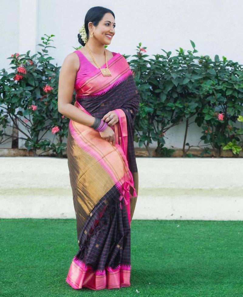 Black And Pink Banarasi Silk Saree With Blouse Piece