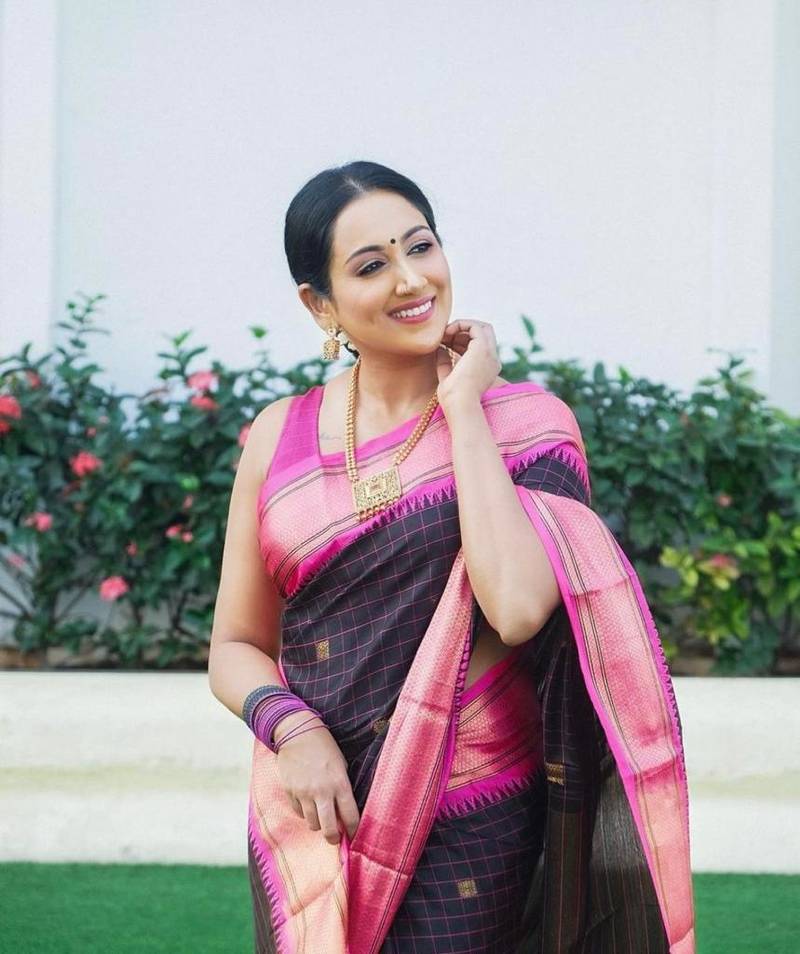 Black And Pink Banarasi Silk Saree With Blouse Piece