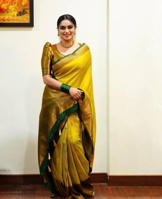 Yellow Banarasi Silk Saree With Blouse Piece 5