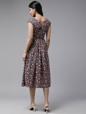Black printed crepe short-dresses 4