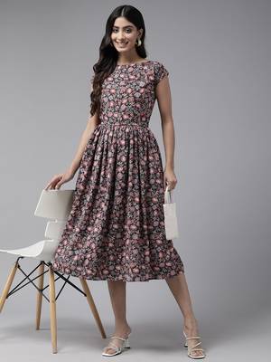 Black printed crepe short-dresses 5