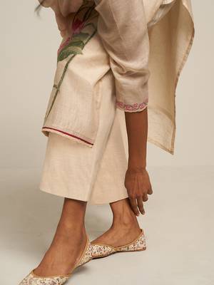 Parchment Beige Cotton Linen Woven Kurta With Lotus Printed Chiffon Dupatta 5