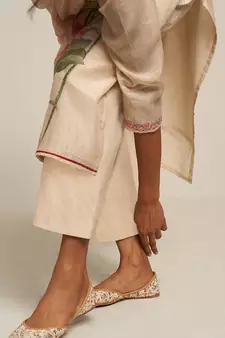 Parchment Beige Cotton Linen Woven Kurta With Lotus Printed Chiffon Dupatta