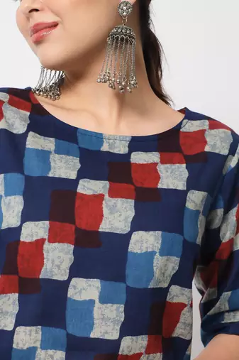 Women Cotton Printed Straight Kurta in Multicolor