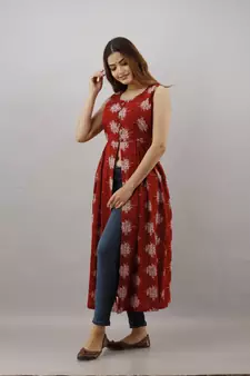 Women's Rayon Printed Frontslit Kurta in Maroon