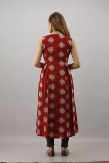 Women's Rayon Printed Frontslit Kurta in Maroon