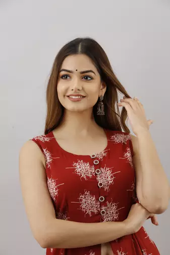 Women's Rayon Printed Frontslit Kurta in Maroon