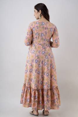 Women's Embroidered Anarkali kurta in Pink 4