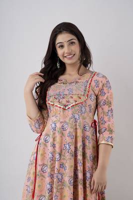 Women's Embroidered Anarkali kurta in Pink 5