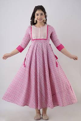 ftDiva Women's Embroidered Anarkali kurta in Pink 1