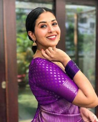 Wine Banarasi Silk Saree With Blouse Piece 2