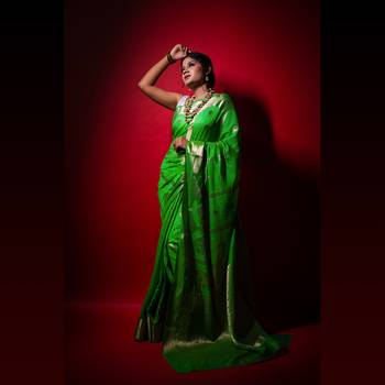 Green woven georgette saree with blouse 5