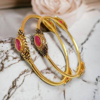Glam up Your Look with our Stunning Bracelets and Bangles 1
