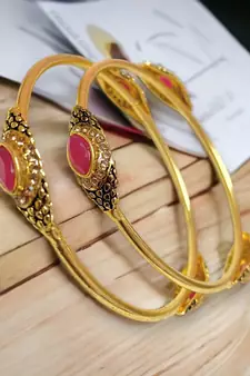 Glam up Your Look with our Stunning Bracelets and Bangles