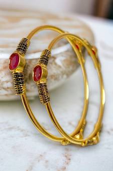 Glam up Your Look with our Stunning Bracelets and Bangles