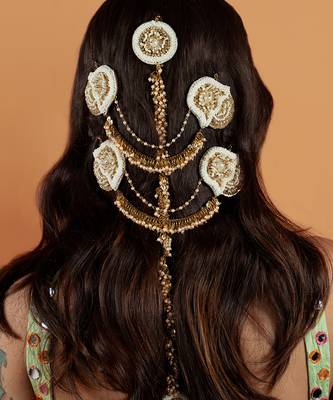Pearl embellished hair accessory 1