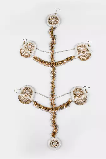 Pearl embellished hair accessory