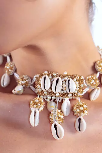 Shell drop choker necklace