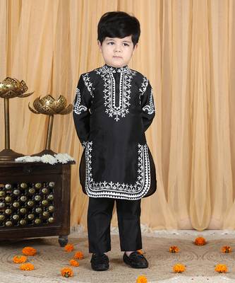 Black embroidery kurta set 1