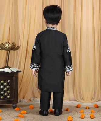 Black embroidery kurta set 4