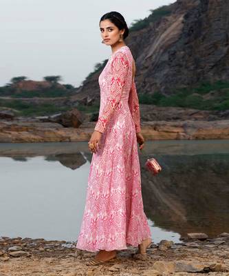 Featuring A Baby Pink Anarkali Suit 3