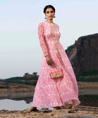 Featuring A Baby Pink Anarkali Suit 4