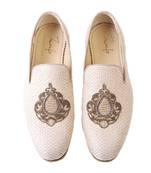 Beige ruhaan embroided mojris