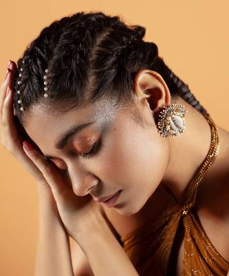 Shell embellished earrings 1