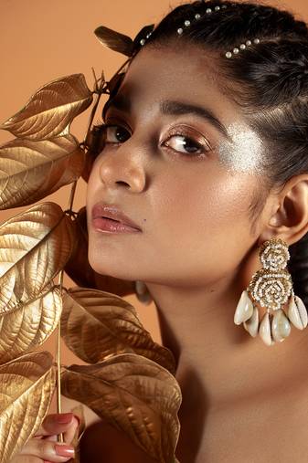 Shell drop earrings