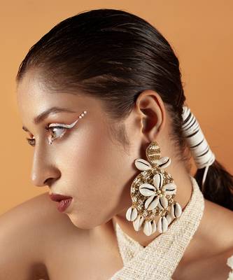 Shell floral embellished earrings 1