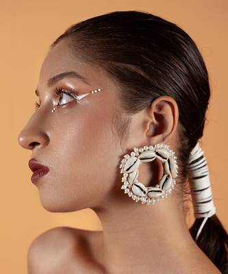 Shell embellished earrings 1