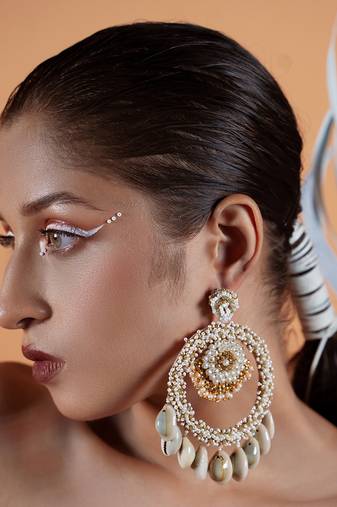 Shell drop earrings